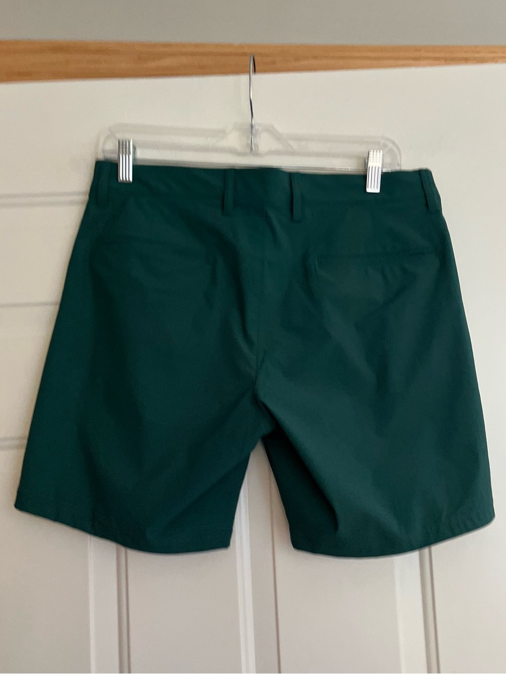 New Men’s J. Crew green 7” tech golf performance short. Size 31” - Picture 2 of 14